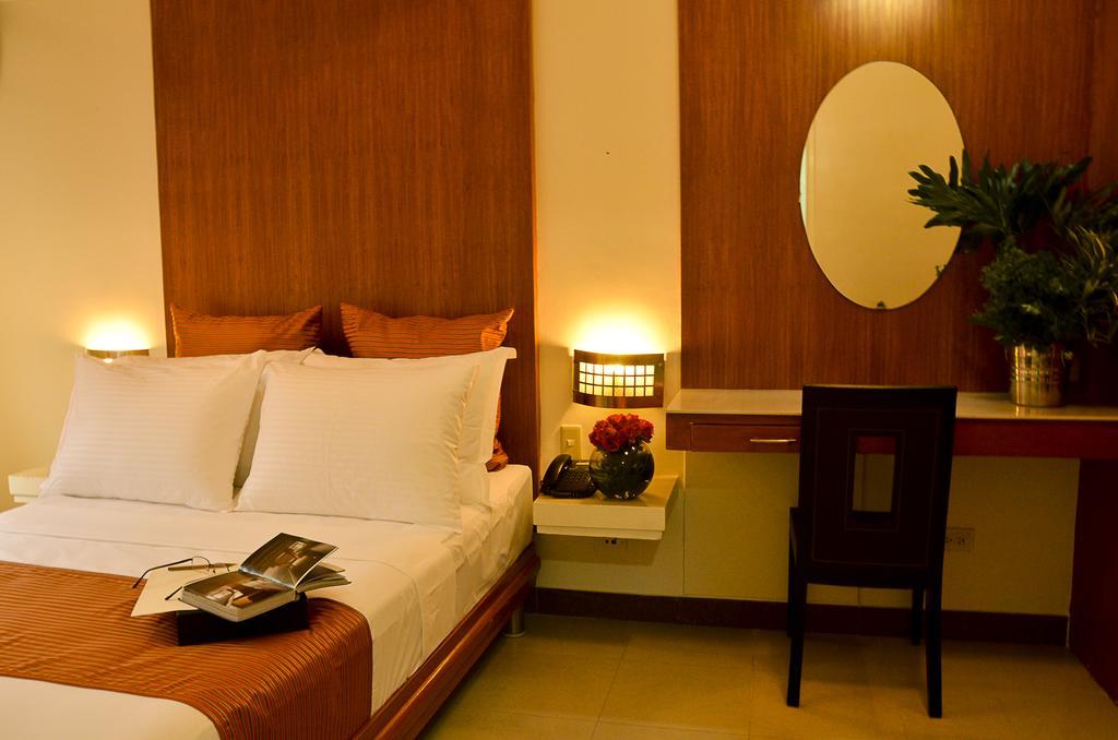 Pghi Hotel Quezon City Exterior photo
